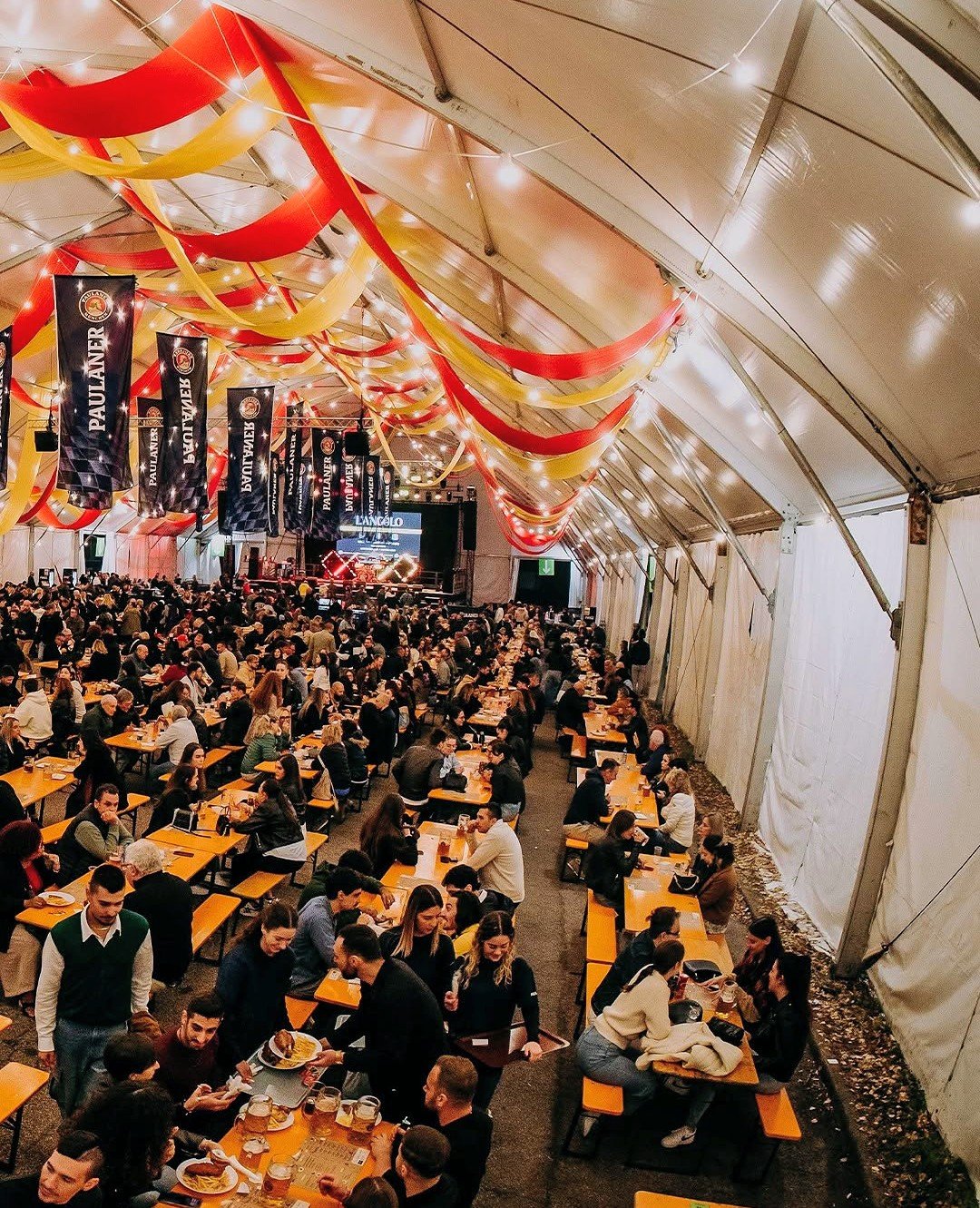Festzelt beim Oktoberfest Ferrara