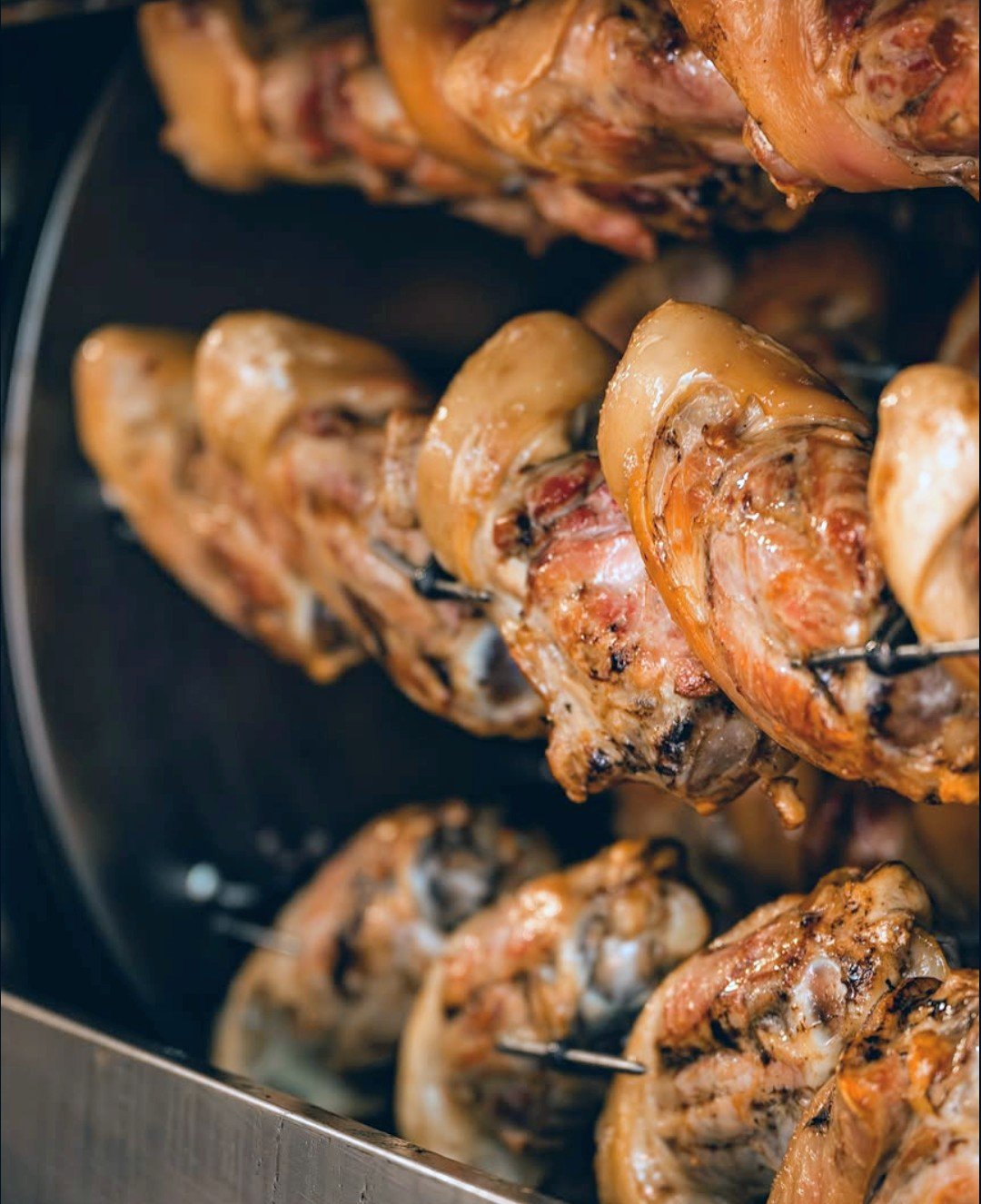 Schweinshaxen beim Oktoberfest Ferrara