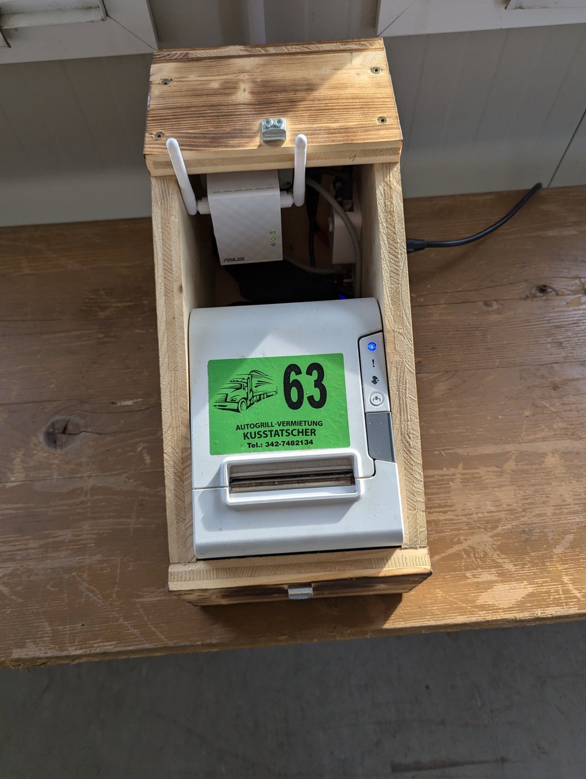Bondrucker und Netzwerkgerät in der Transportbox